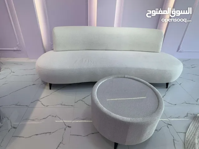 كنب مودرن نظيف للبيع جديد غير مستخدم ابداً