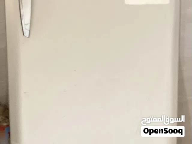 ثلاجة الحجم وسط