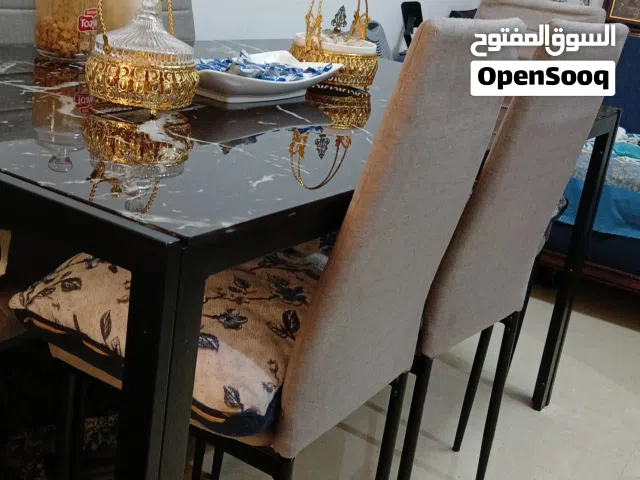 طاولة طعام