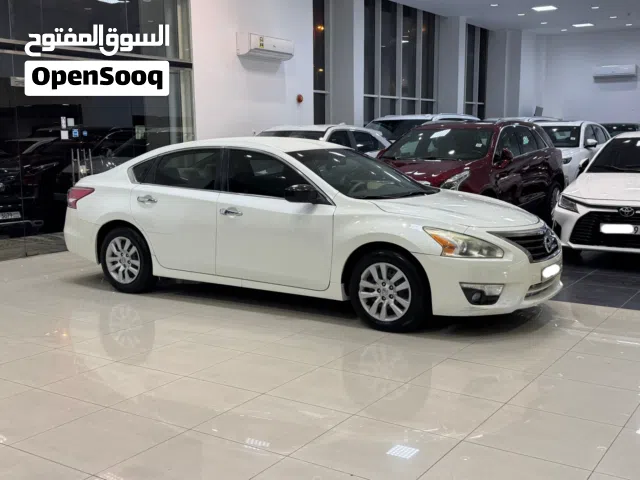 Nissan Altima 2013 (White)