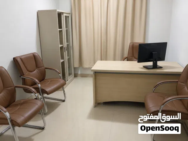 اثاث مكتب كراسي و طاوله و خزانه