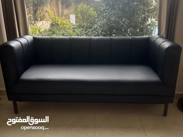 طقم كنب جلد اسود matt 3 قطع السعر. 280 دينار