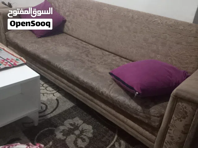 طقم كنب ( صوفيات 3 قطع ) بمساحة تخزين داخلية مستعمل بحالة جيدة
