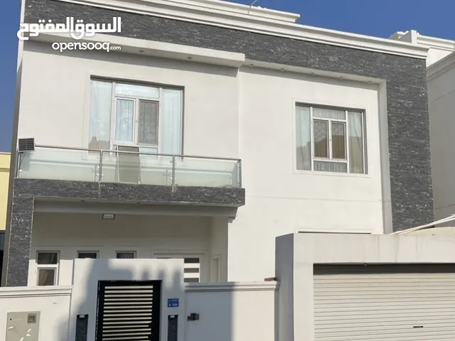 360 m2 More than 6 bedrooms Villa for Rent in Muscat Al-Hail