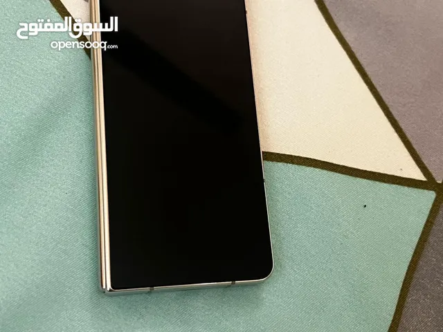 للبيع تلفون z fold 4 512 gb 12 gbram حلته كويسه مره ونظييف و عندي كفرات له