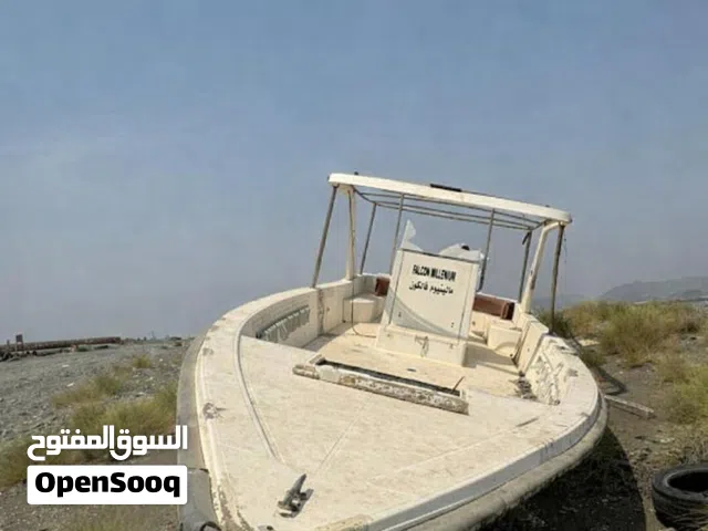 قارب للبيع
