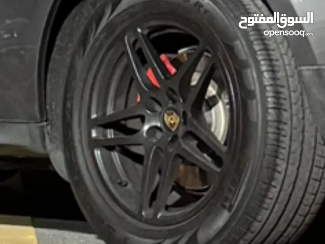 للبيع رنقات بورش ماكان مع تواير بريلي مقاس 18