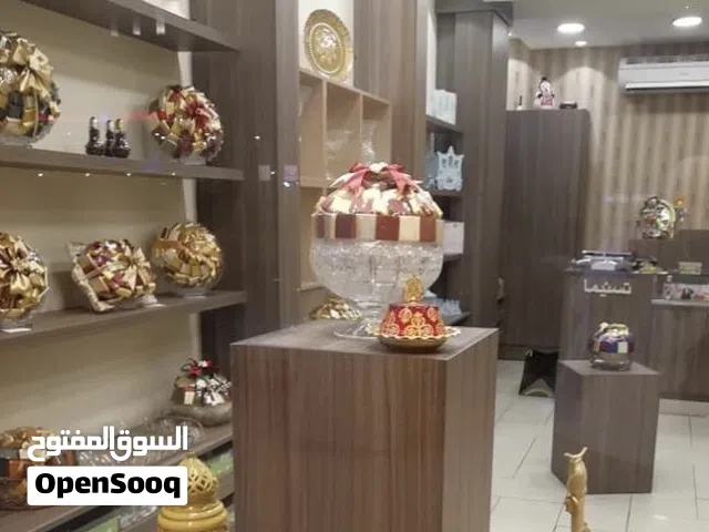 ديكور محل شوكولاتة بحاله ممتازه