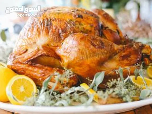 مزرعه الكوخ الريفي تقدم عرضها القوي على ديوك الحبش و طائر الفري