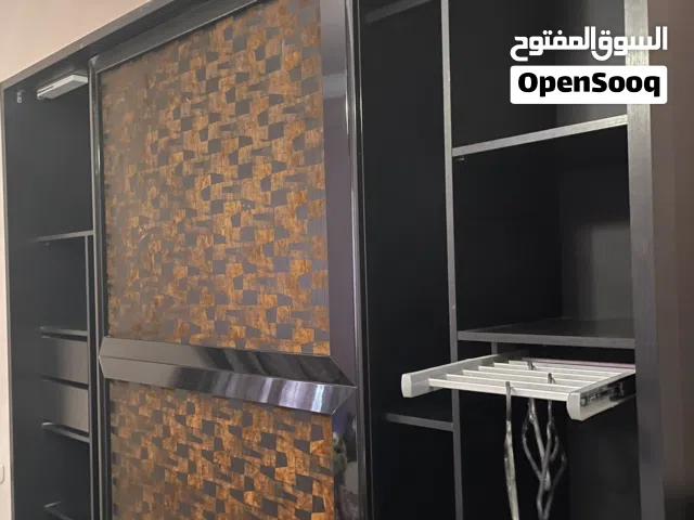 دولاب مهني بحالة ممتازة