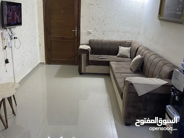 شقه مفروشه -الحي الشرقي بالقرب من حمايه الاسره