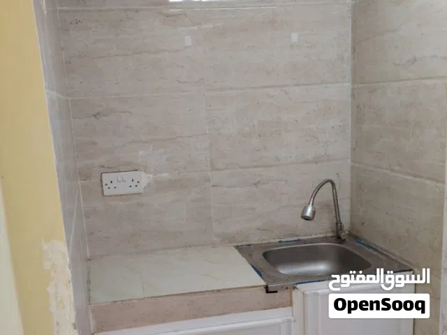 غرفة مستقلة مع دورة مياه ومطبخ بالموالح الجنوبية بالدور الأرضي شامل الماء والكهرباء والانترنت ب 80
