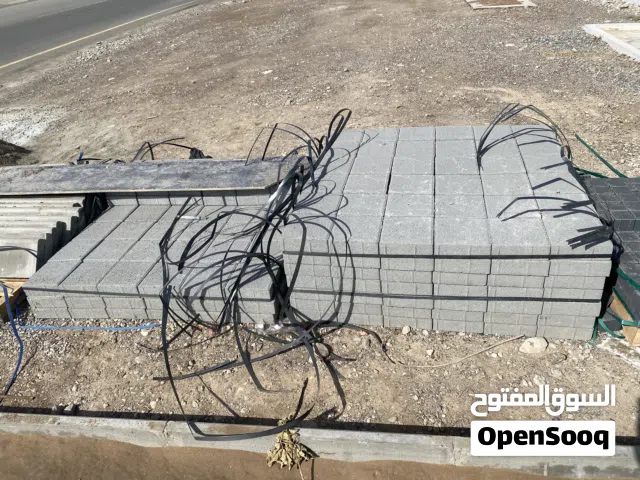 انترلوك يغطي مساحة تقريبا 14 متر مع كربستون 23 حبه جديد فقط ب 30 ريال قابل للتفاوض للجاد.