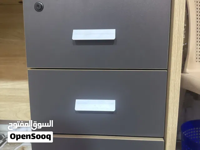 ميز مكتبي او للدراسه