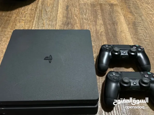 Ps4 slim 1 TB With three controllers