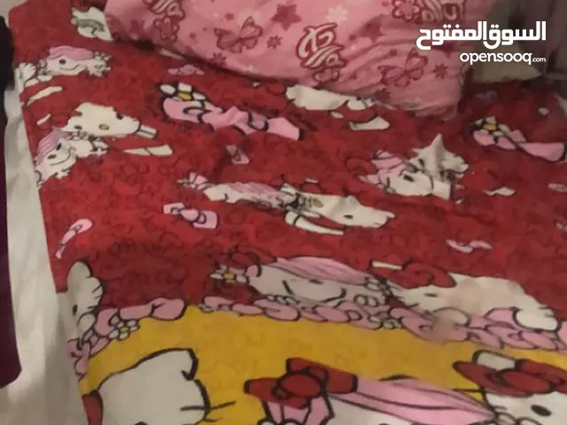 غرفة نوم مفرد ونص بحالة جيده جدا لون أبيض والراسية نهدي سبب البيع كبيره على الغرفه