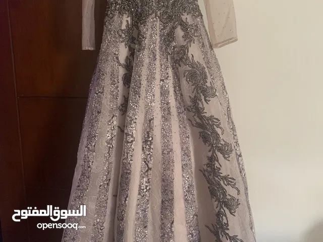 بيع فستان جديد من ابوظبي ستايل منفوش