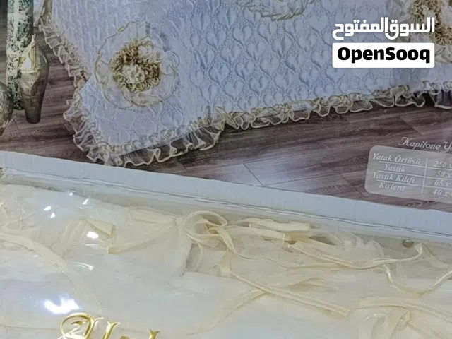 فرشة عرس مستعمله بس مرتين مفروشه وكلش نضيفه وحلوه