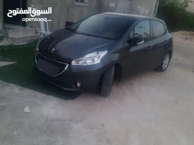 بيجو موديل 208 سنة 2015 في الترخيص 2014