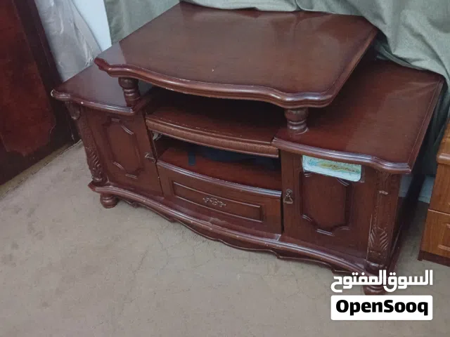 طاولة تلفزيون