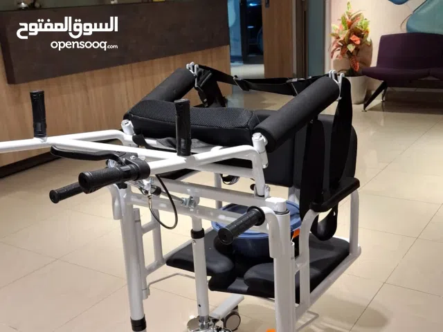 كرسي يساعد في نقل المريض من مكان لاخر