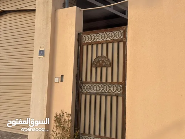 فيلا للإيجار بالرويس عاءلي