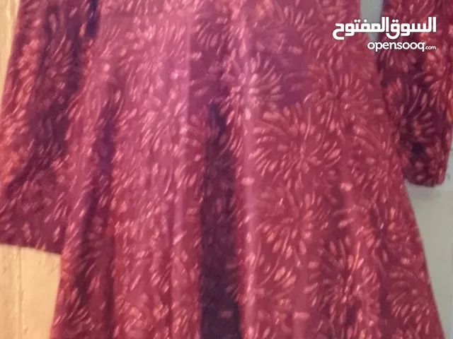 فستان رسمي  استعمال وحد فقط ناعم وحلو كتير   خرج محجبه  لون عنابي  طويل