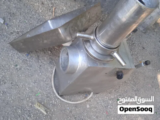 ماكنة لحمة اوميغا ايطالي 32 للحوم العادية والمجمدة بحالة جيدة جدا وبسعر مغري