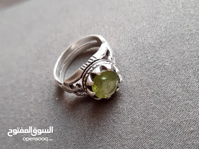 خاتم فضي فاخر بحجر طبيعي قديم جداً – تصميم مميز ونادر