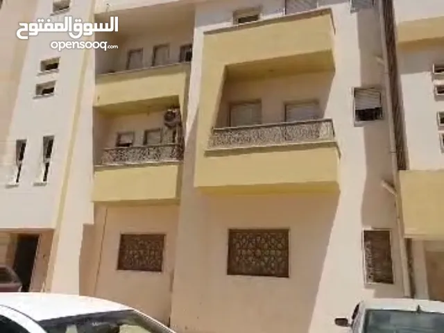 شقة راقية وكبيرة بها 5 غرف  السراج خلف البر