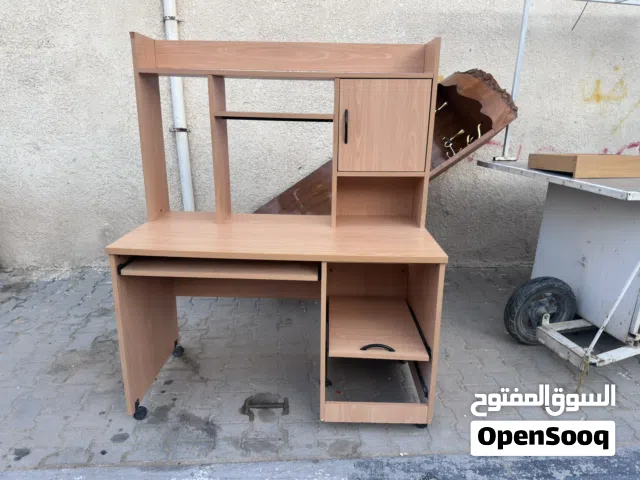 ميز للبيع كما موضح بالصورة