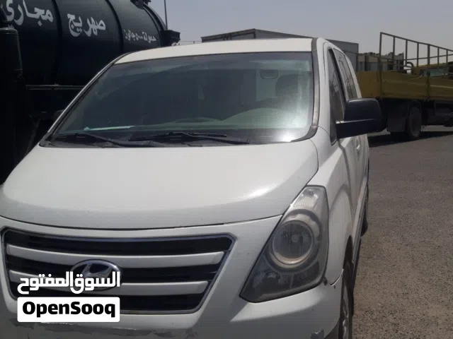 2017 هيونداي H1 Standard