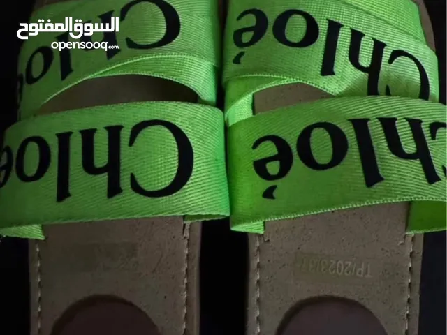 “صنادل راقية مريحة – خيارك المثالي للصيف