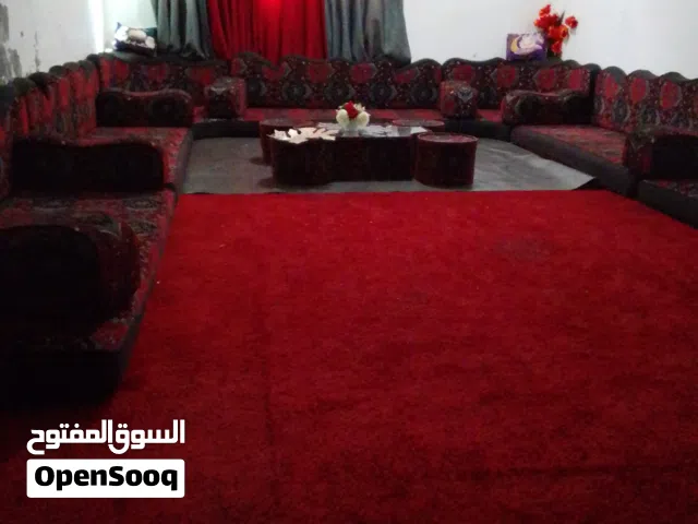 جلسة تفصيل ارتفاع 16سم تفرش غرفة 6×4 ست فرشات وزاويتين و8 مساند و10 مراكي وطاولة كبيرة مع اربع صغار