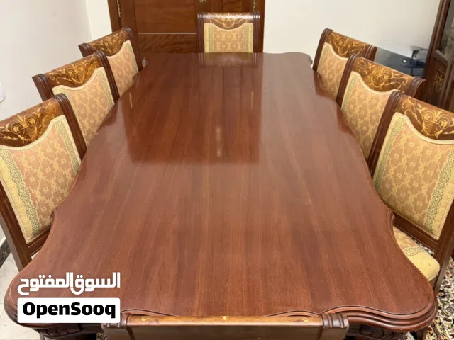 طاولة طعام فاخرة تتكون من8 كراسي خشب زان بحالة جيده