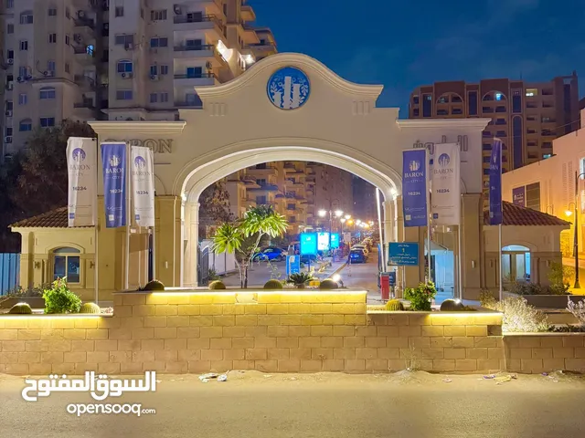 للبيع شقة موقع مميز في كمباوند البارون سيتي ثلاث غرف نوم - على الدائري مباشرة