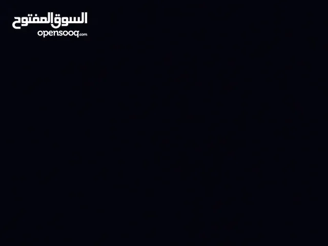يوجد 6جاجات وديك يوجد 19فرخ عمر3 اشهر يوجد فقاسة 64بيضه نخب اول