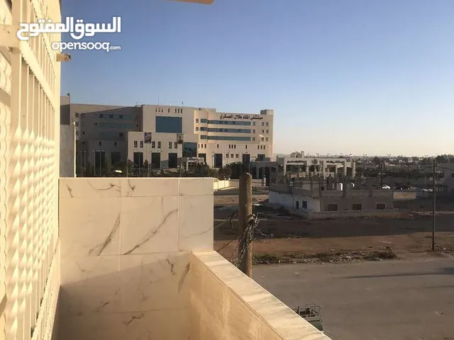 شقة جديدة سوبرديلوكس قريبة من مستشفى الملك طلال العسكري