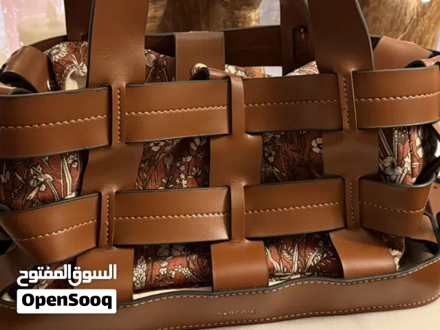 Parfoid brown handbag