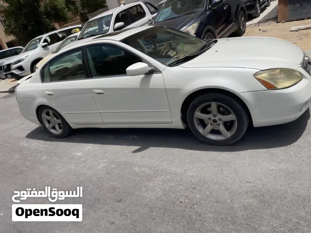 2005 نيسان التيما SL
