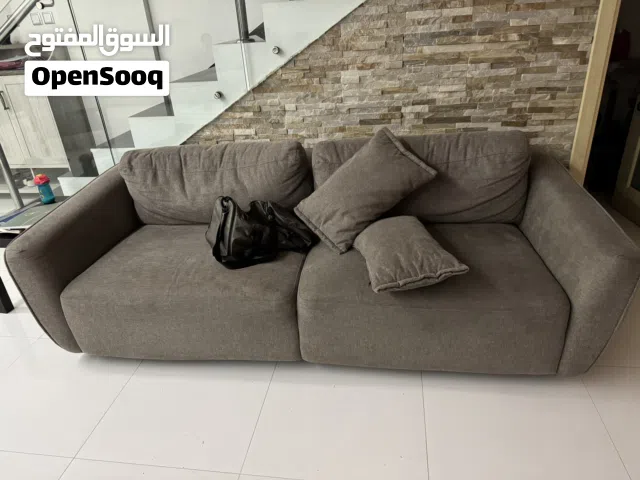 Sofa 3 seater 230x100xm  اريكة 3 مقاعد حالة ممتازة (Expat leaving)