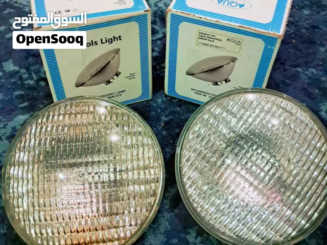 مصباح الإضاءة المتوهج PAR 56 الموضح في الصورة مخصص لحمامات السباحة ويعمل بقدرة 300 واط وجهد 12 فولت.