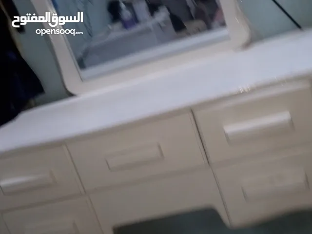 ميز تواليت جديد غير مستعمل سبب البيع ماناسب المكان صاج عراقي