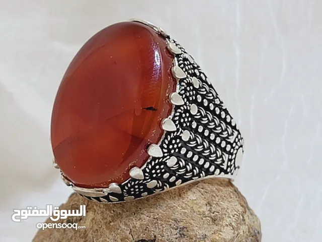خاتم العقيق اليماني والفضة بيدك