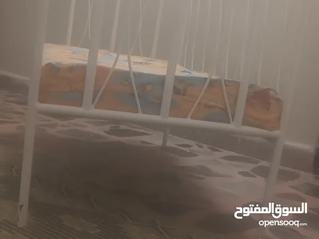 تخت حديد مستعمل مناسب للأولاد