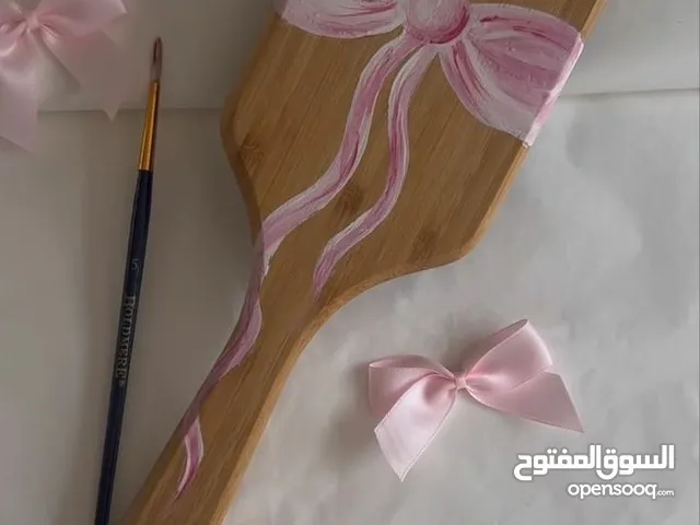 فرش شعر مرسوم عليها حسب الطلب ويتوفر رسم اشخاص مناسبة ك هدية رح يحبوها كتير سعرها رخيص بس بتصنع اثر