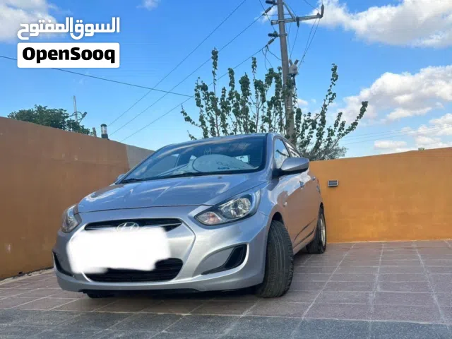 2012 هيونداي اكسنت Standard