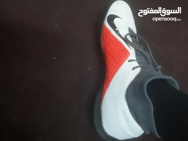 حذاء نايك اصلي 100% جديد وحاله وكاله بس مش في الكرتونه