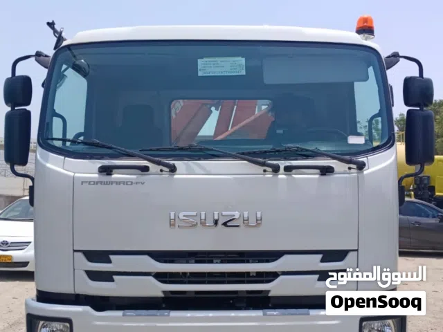 شاحنه جديده للايجار الشهري اسيزو جديده مع رافعه مع مواصفات بيدو جاهزه للعمل        New Isuzu truck f