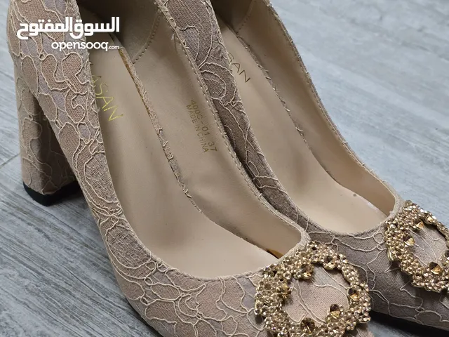 Beige heels